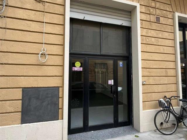 Locale Commerciale in vendita a Puglia, Lecce