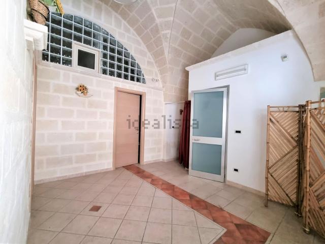 Locale Commerciale in vendita a Puglia, Taranto