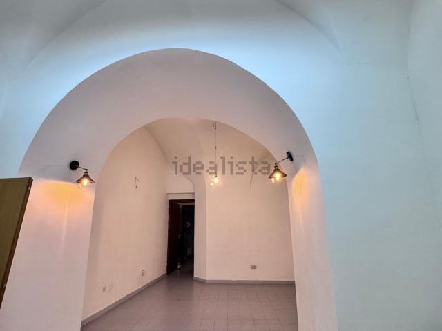 Locale Commerciale in vendita a Mola, Formia