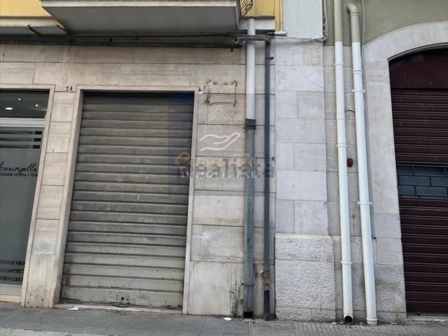 Locale Commerciale in vendita a Puglia, Bari