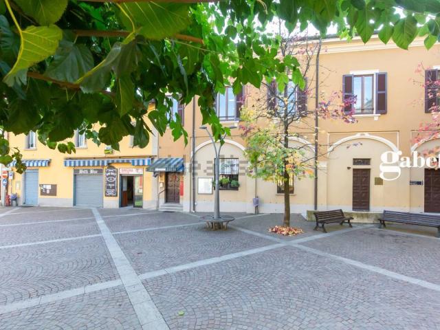 Locale Commerciale in vendita a Paderno D'adda, Lombardia
