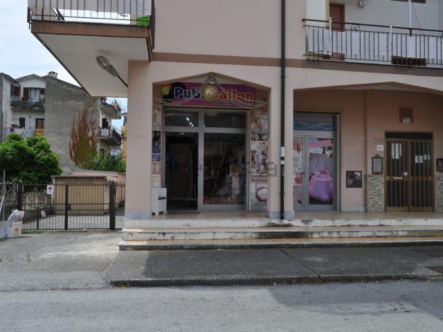 Locale Commerciale in vendita a Monticello, Calabria
