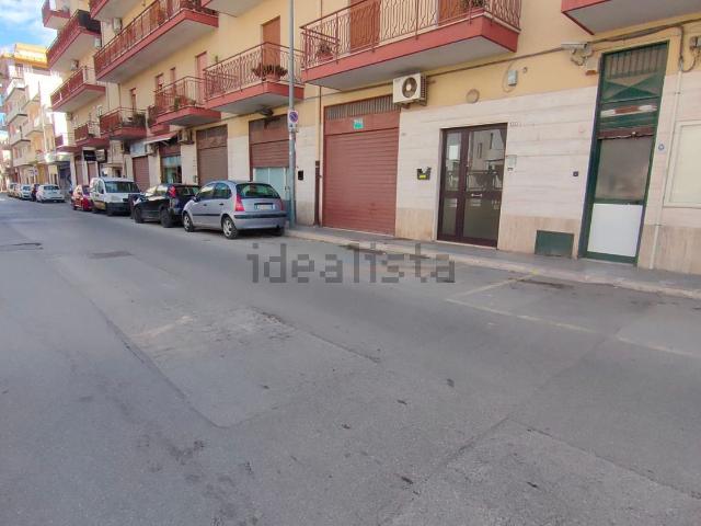 Locale Commerciale in vendita a Bitonto, Bari