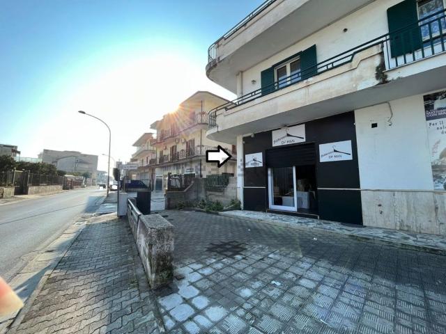 Locale Commerciale in vendita a Casapulla, Campania