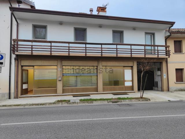 Locale Commerciale in vendita a Percoto, Pavia di Udine / Pavie