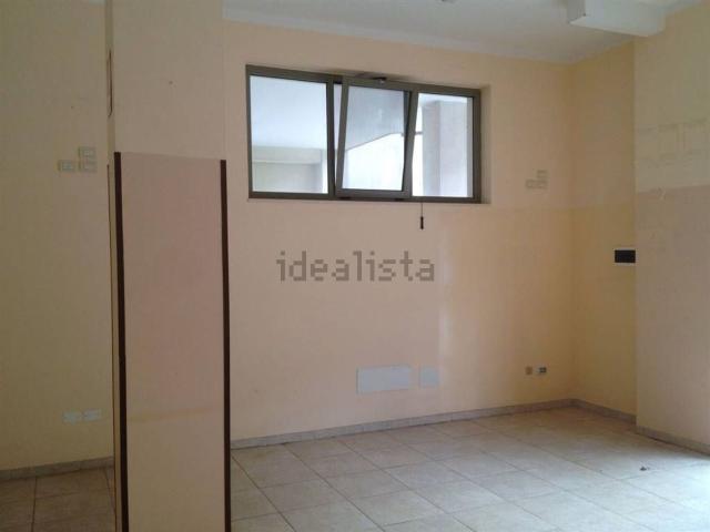 Locale Commerciale in vendita a Puglia, Bari