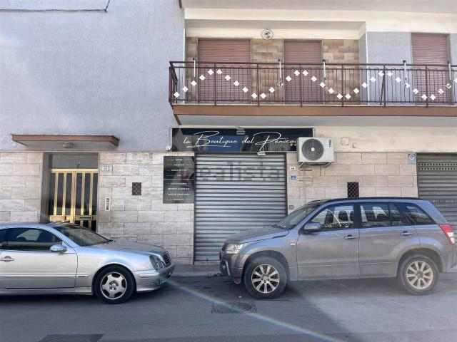 Locale Commerciale in vendita a Puglia, Taranto