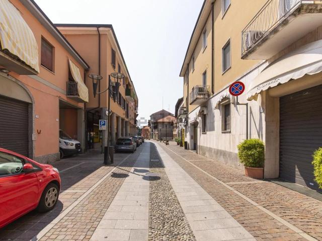 Locale Commerciale in vendita a Sant'Anna, Arese