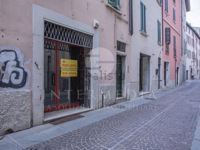 Locale Commerciale in vendita a Zona Centro, Brescia
