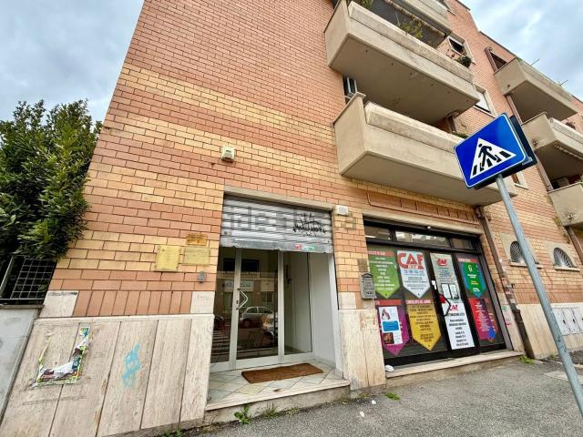 Locale Commerciale in vendita a San Giorgio di Acilia, Roma Capitale