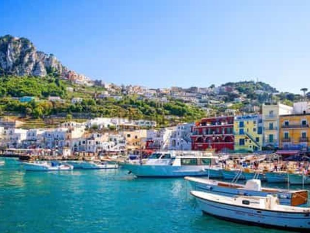 Locale Commerciale in vendita a Capri, Campania
