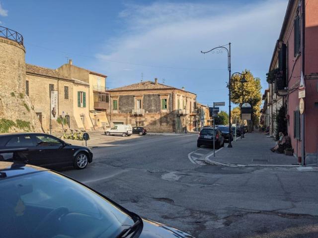 Locale Commerciale in vendita a Giulianova, Abruzzo