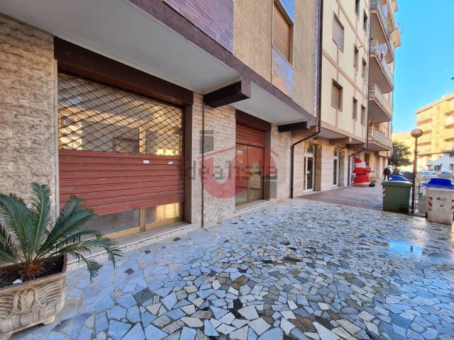 Locale Commerciale in vendita a Mellusi-Atlantici, Benevento