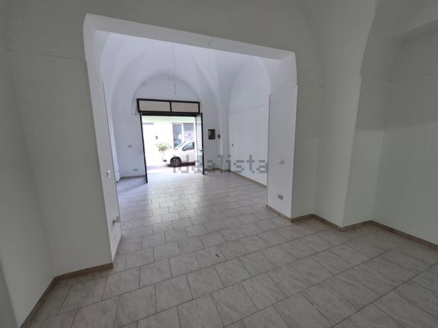 Locale Commerciale in vendita a Puglia, Lecce