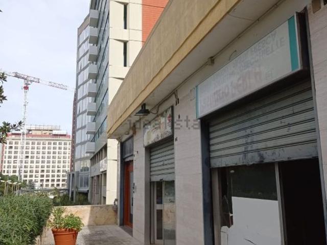 Locale Commerciale in vendita a Poggiofranco, Bari
