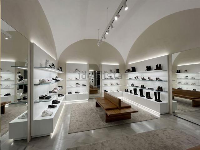 Locale Commerciale in vendita a Puglia, Barletta-andria-trani
