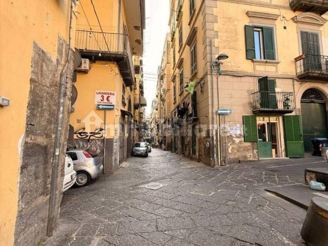Locale Commerciale in vendita a Municipalità 2, Campania