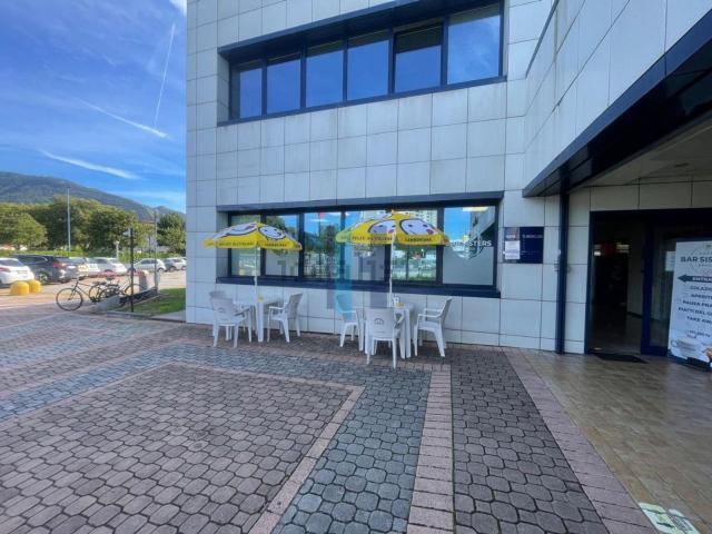 Locale Commerciale in vendita a Zona Est, Brescia