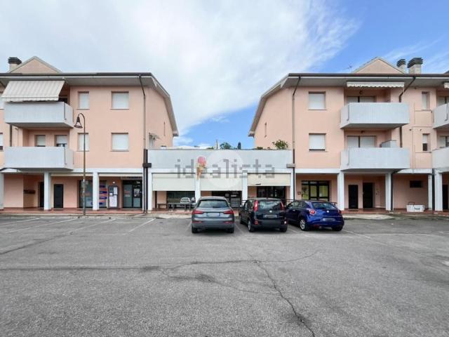 Locale Commerciale in vendita a Porto Mantovano, Lombardia