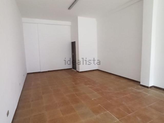Locale Commerciale in vendita a Puglia, Lecce