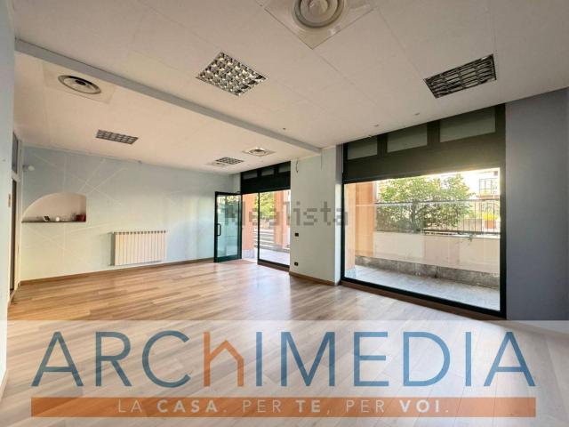 Locale Commerciale in vendita a Malnate, Lombardia
