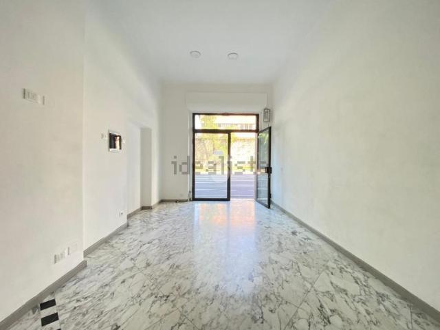 Locale Commerciale in vendita a Borgo Palazzo, Bergamo