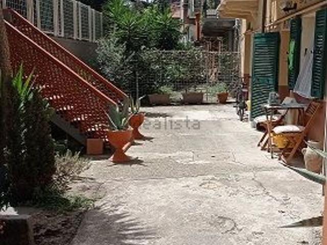 Locale Commerciale in vendita a Chiappa, La Spezia