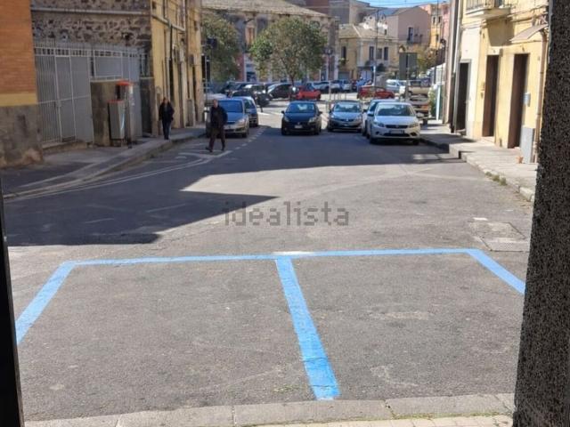 Locale Commerciale in vendita a Adrano, Sicilia