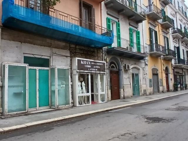 Locale Commerciale in vendita a Municipio 1, Puglia