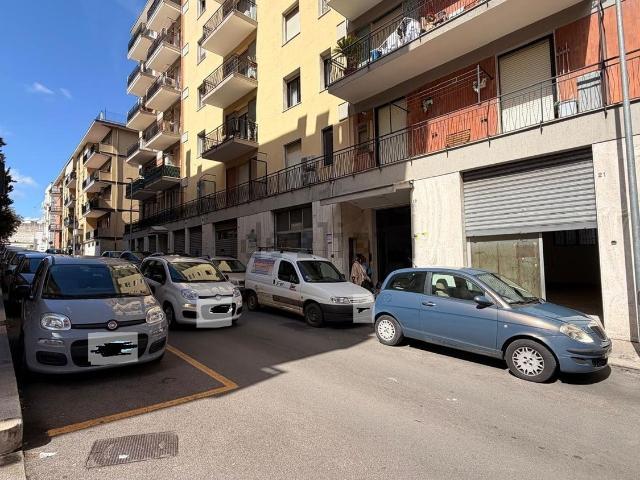 Locale Commerciale in vendita a Puglia, Bari