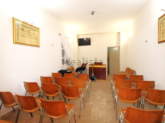 Locale Commerciale in vendita a Sant'Alenixedda, Cagliari