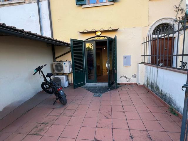 Locale Commerciale in vendita a Quartiere 2, Firenze
