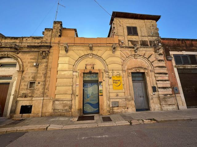 Locale Commerciale in vendita a Puglia, Bari