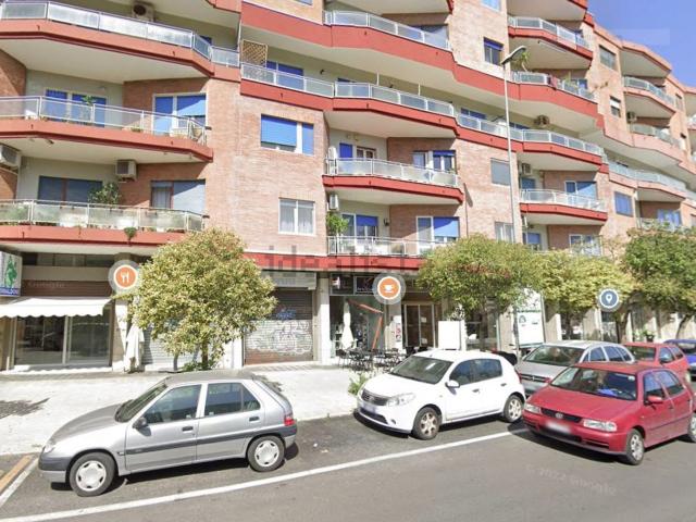 Locale Commerciale in vendita a Puglia, Bari