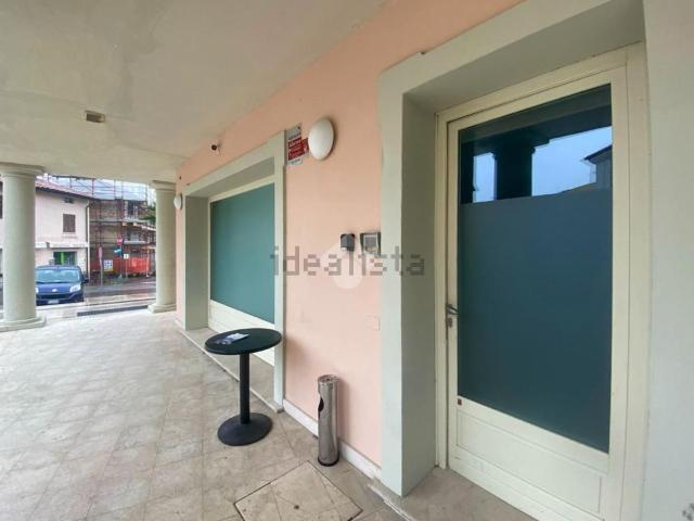 Locale Commerciale in vendita a Rivoltella del Garda, Desenzano Del Garda