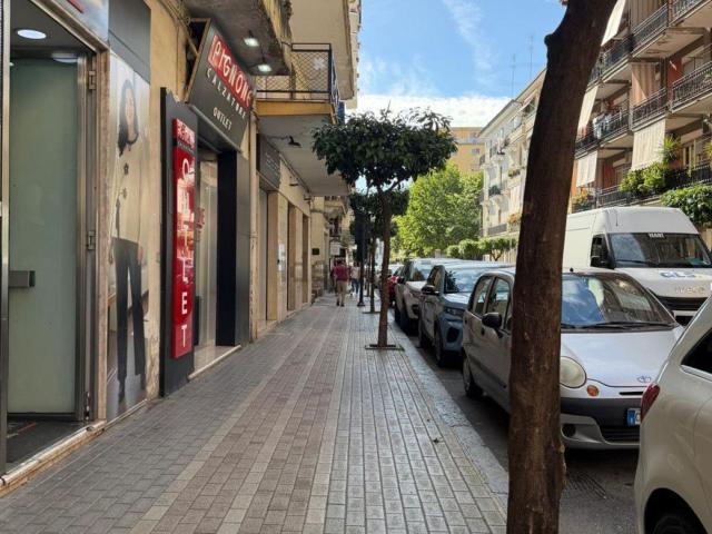 Locale Commerciale in vendita a Olevano Sul Tusciano, Campania