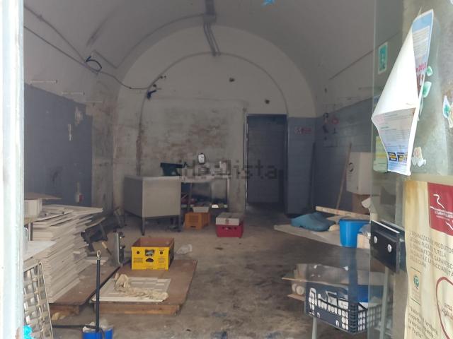 Locale Commerciale in vendita a Ceglie del Campo, Bari