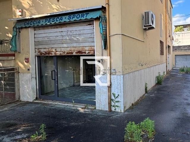 Locale Commerciale in vendita a Unione di Comuni della Romagna Forlivese, Quattro