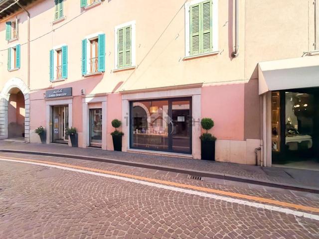 Locale Commerciale in vendita a Mazzano, Lombardia