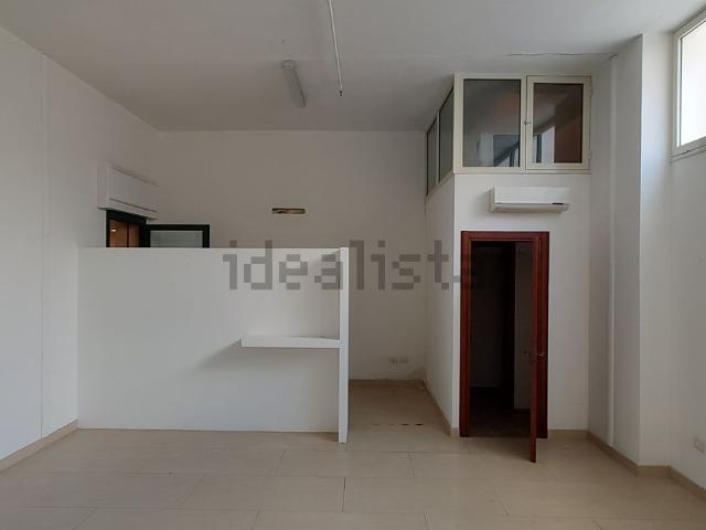 Locale Commerciale in vendita a Puglia, Lecce