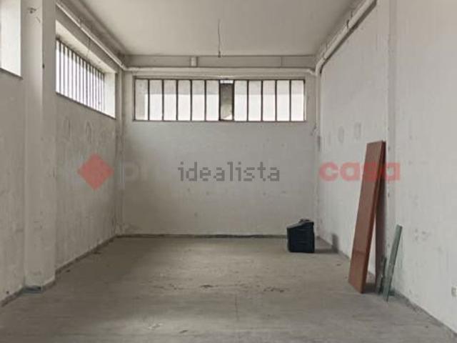 Locale Commerciale in vendita a Frosinone, Lazio