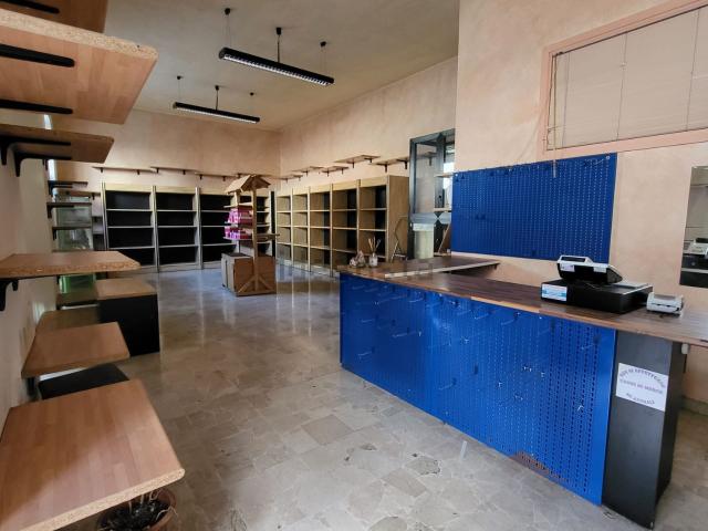 Locale Commerciale in vendita a Rova, Gazzaniga
