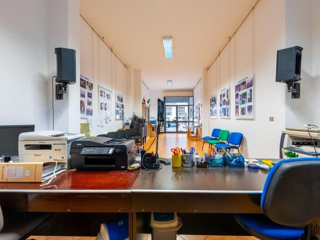 Locale Commerciale in vendita a Tuvixeddu-Tuvumannu, Cagliari