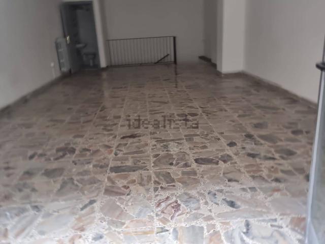 Locale Commerciale in vendita a Puglia, Foggia