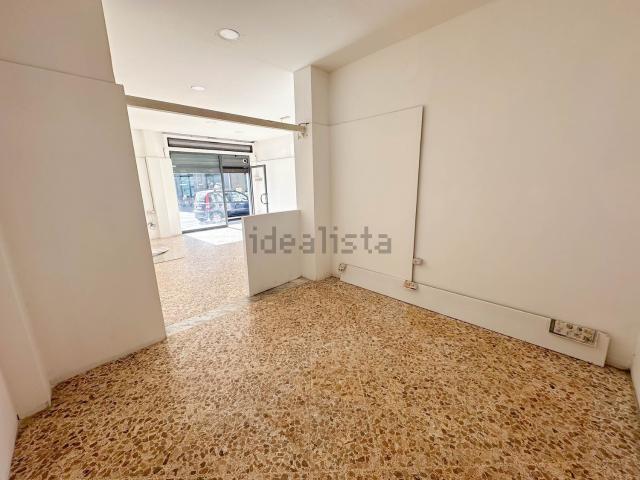 Locale Commerciale in vendita a Scafati, Campania