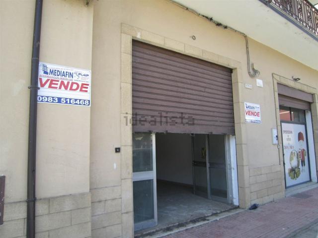 Locale Commerciale in vendita a Corigliano-Rossano, Calabria