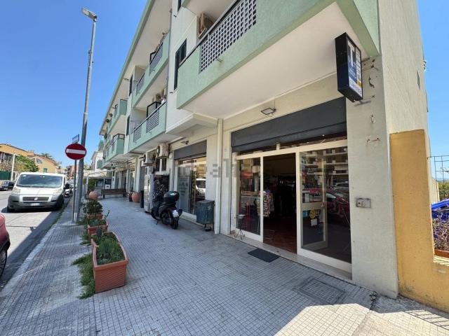 Locale Commerciale in vendita a Santa Margherita Marina, Messina