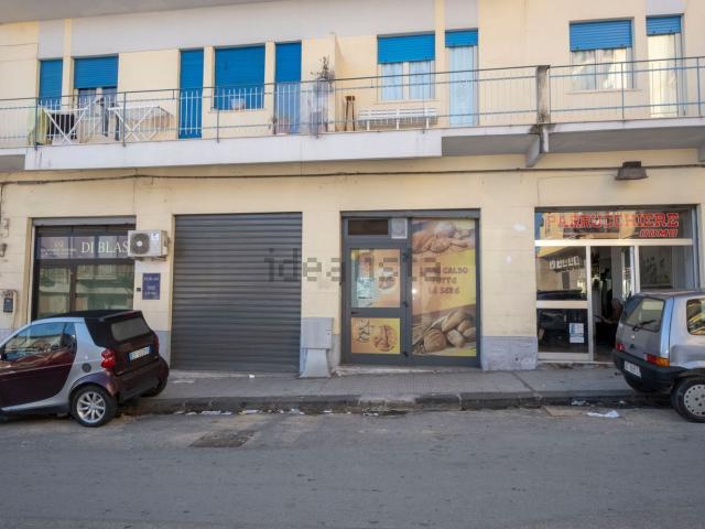 Locale Commerciale in vendita a Giostra, Messina