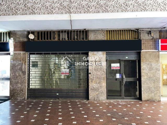 Locale Commerciale in vendita a Avellino, Campania