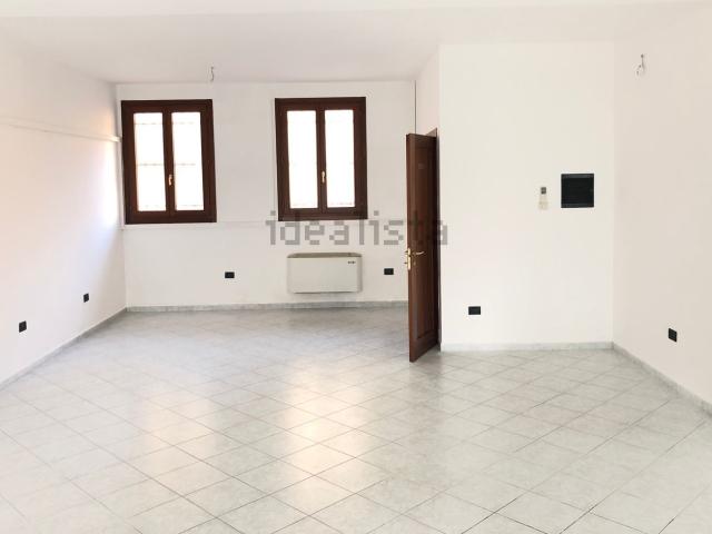 Locale Commerciale in vendita a Legnago, Veneto